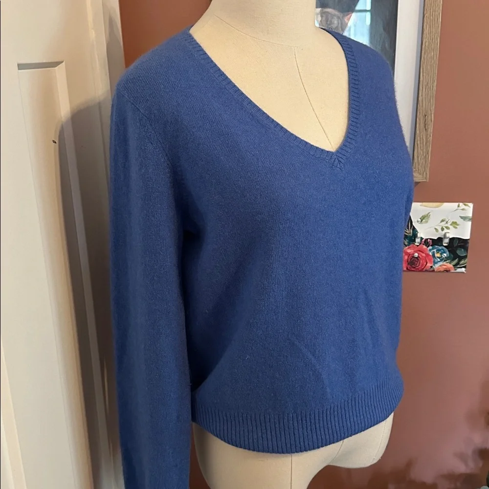 Madison Studio 100% Cashmere V-Neck women’s ribbed trim M long sleeve sweater